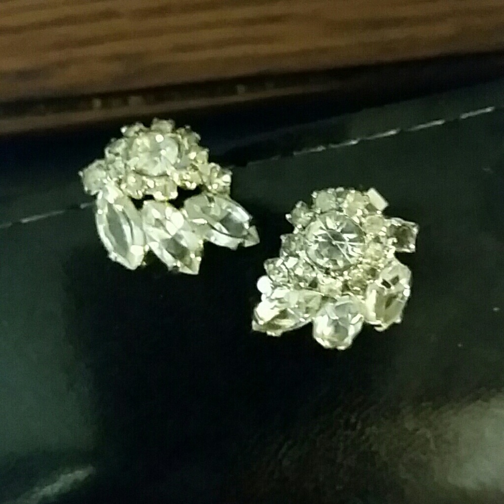 💕❤VINTAGE CLIP ON RHINESTONE EARRINGS❤💕
